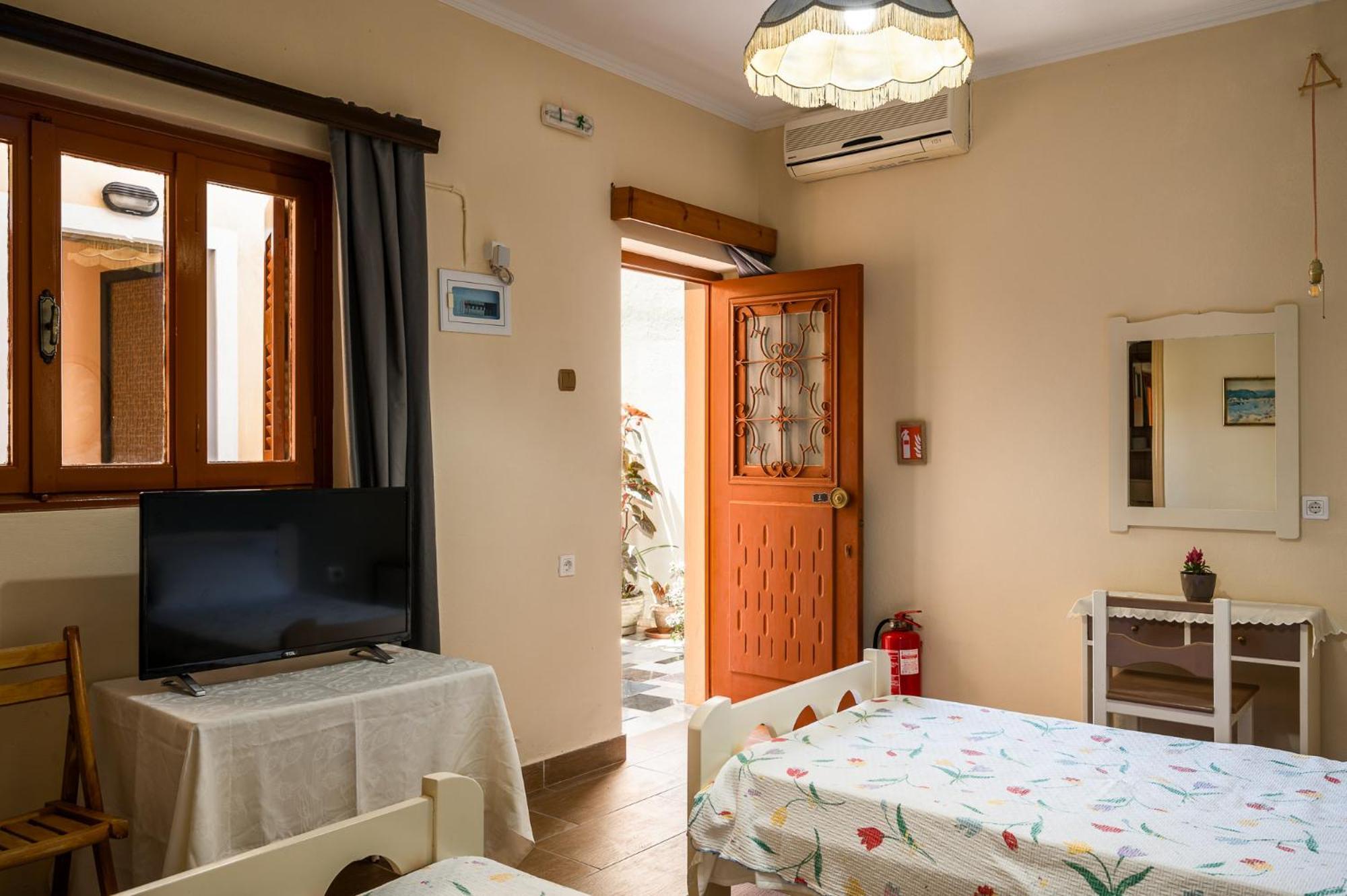 Agaloula Centrally Located Apartments, Lakka 外观 照片