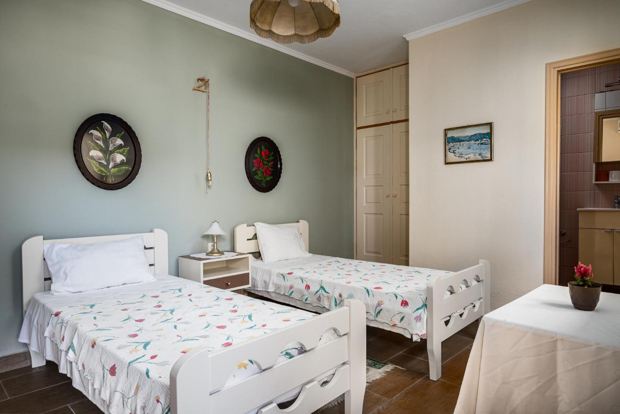 Agaloula Centrally Located Apartments, Lakka 外观 照片